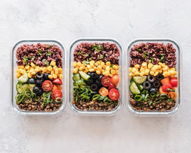 Przepisy na zdrowy lunch do pracy, które zaoszczędzą Twój czas Przepisy na zdrowy lunch do pracy, które zaoszczędzą Twój czas