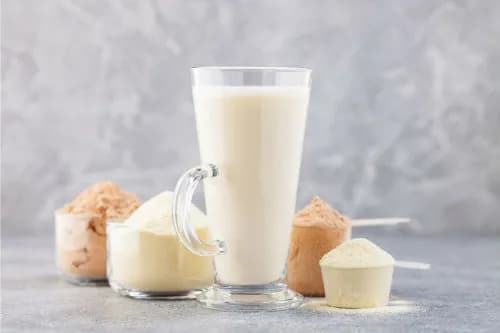 Shake proteinowy przed czy po treningu – co wybrać dla lepszych efektów? Shake proteinowy przed czy po treningu – co wybrać dla lepszych efektów?